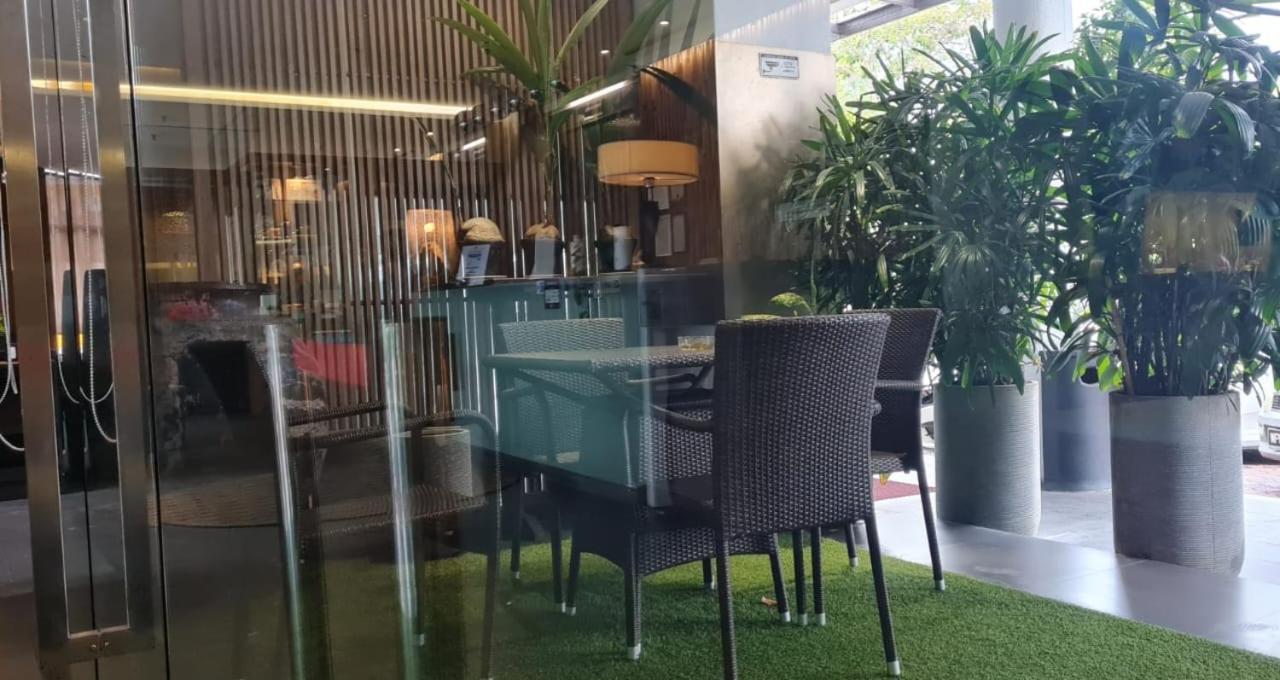 Extreme Boutique Hotel Клуанг Екстер'єр фото