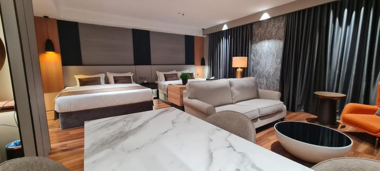 Extreme Boutique Hotel Клуанг Екстер'єр фото